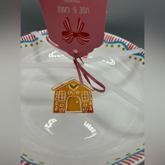 Harvest Green Studio GINGERBREAD HOUSE AND BOW Pasta Bowl Set Christmas NEW - Picture 2 of 7